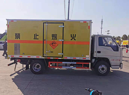 武义爆破器材运输车技术升级与安全合规新趋势